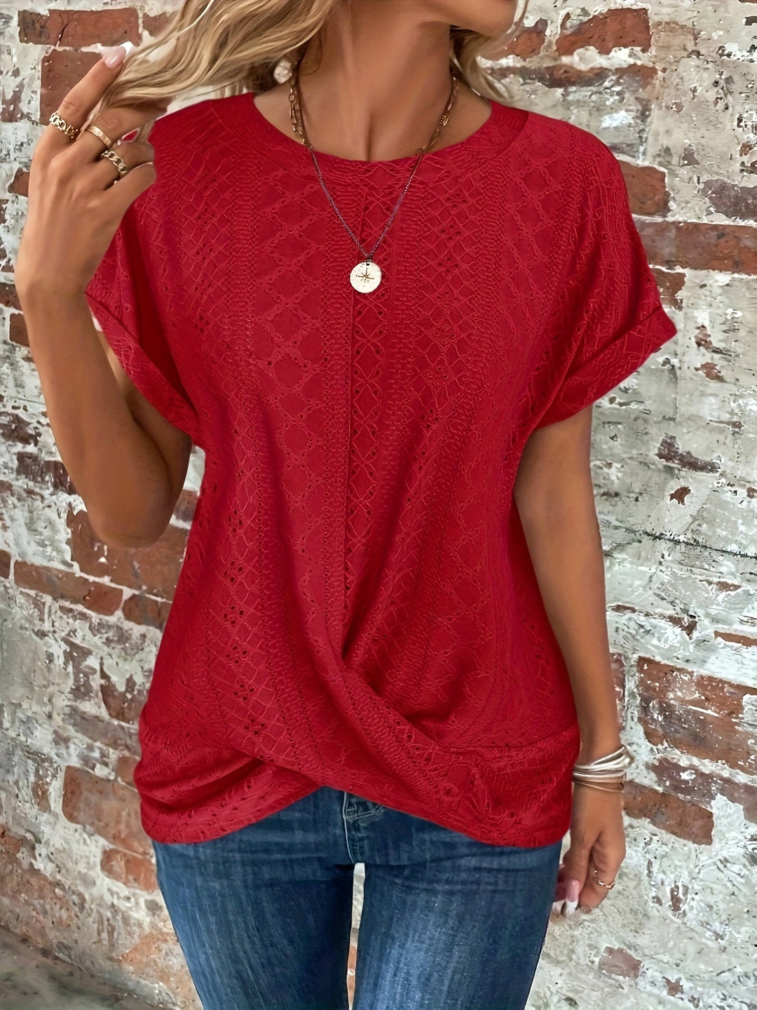 Carrie | Women's Comfortable Twist Hem T-Shirt