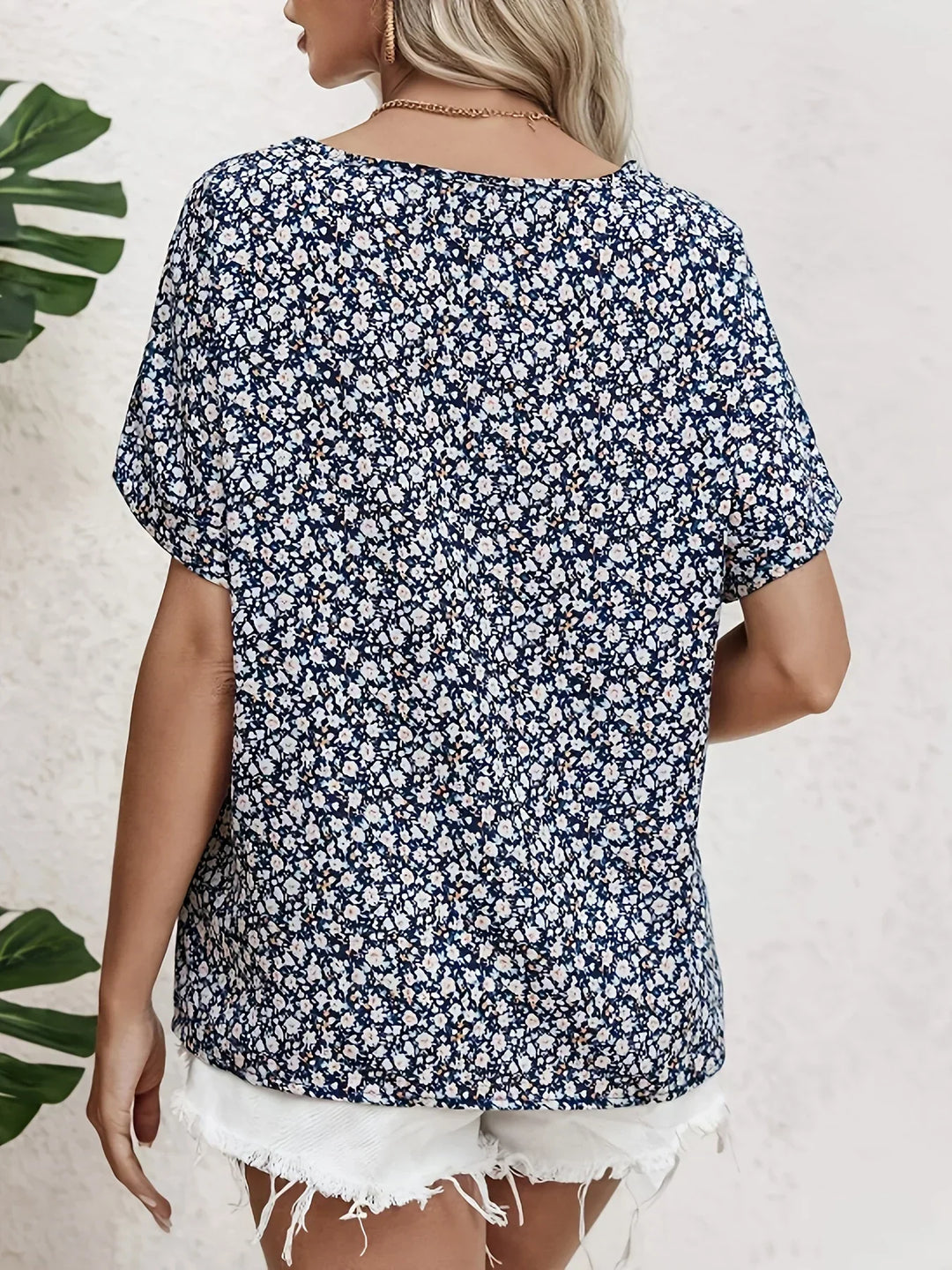 Carrie | Women's Cropped Chic Floral Print Blouse