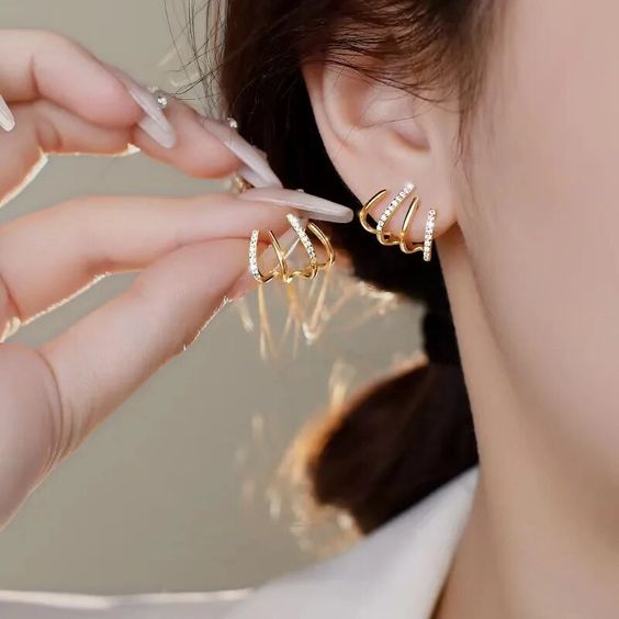 Zirconia-Studded Claw Earrings